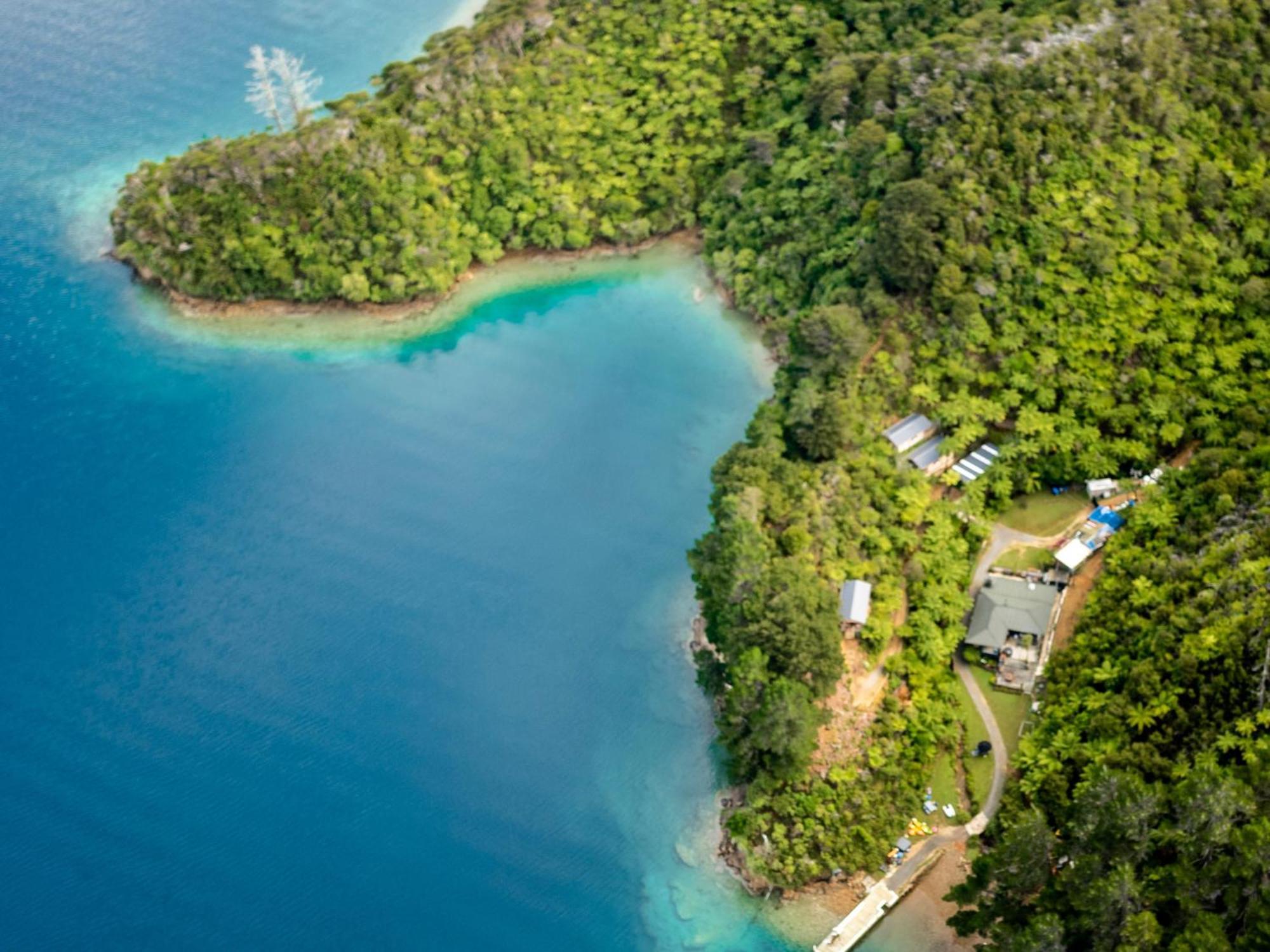 Tawa Cove Cabins Endeavour Inlet Extérieur photo